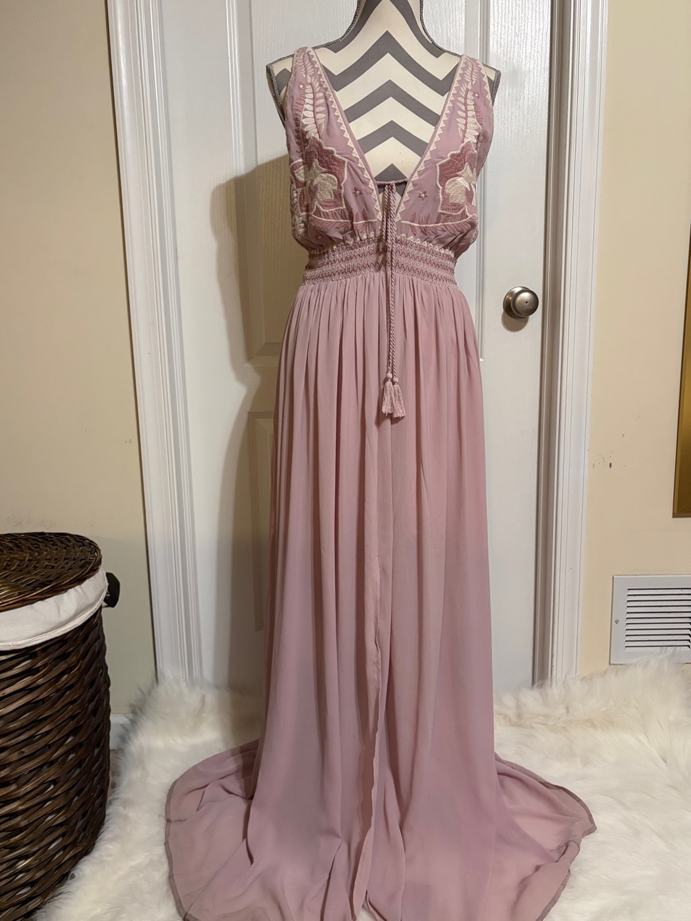 Soieblu Dress Embroidered Maxi Dress Size Medium